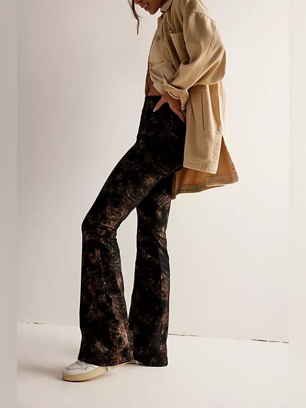 Free People Jayde Metallic High Rise Flare Leg Jeans In Black Tie Size 24 - Picture 3 of 14
